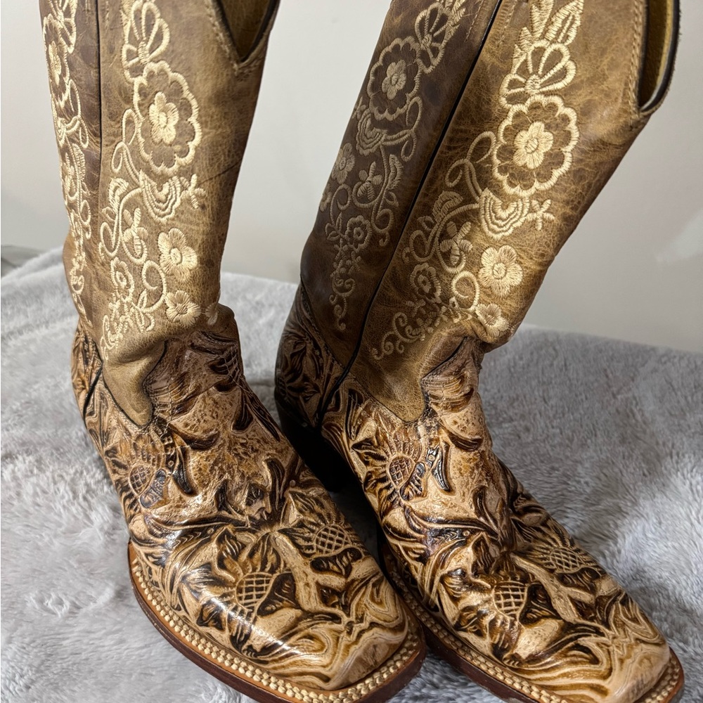 Embroidered Western Cowboy Boots